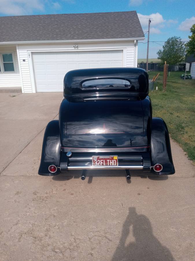 Ford-coupe-1932-black-14