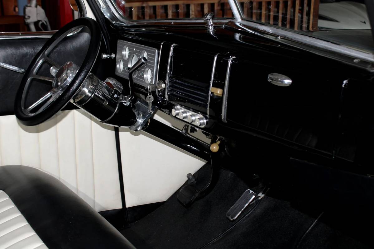 Ford-coupe-1939-16