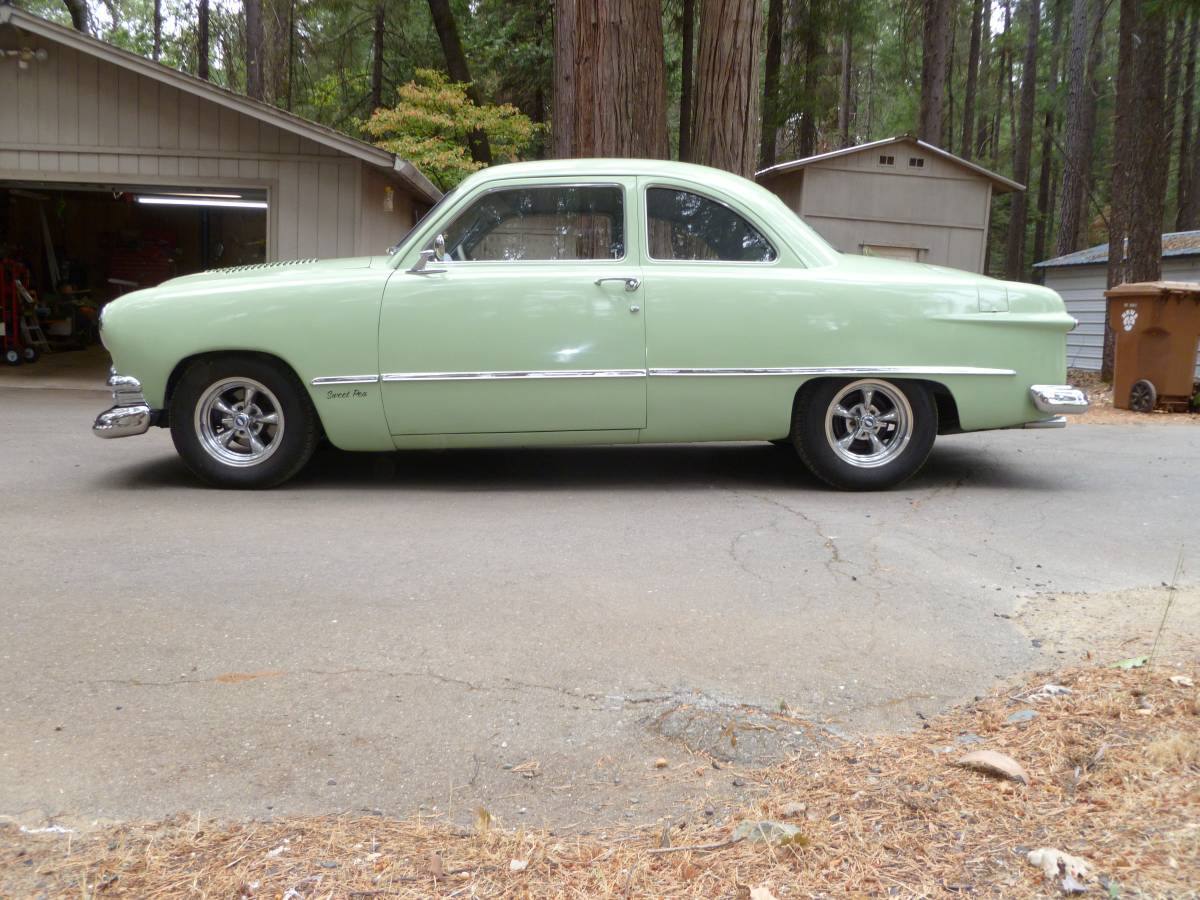 Ford-coupe-1951-green-3