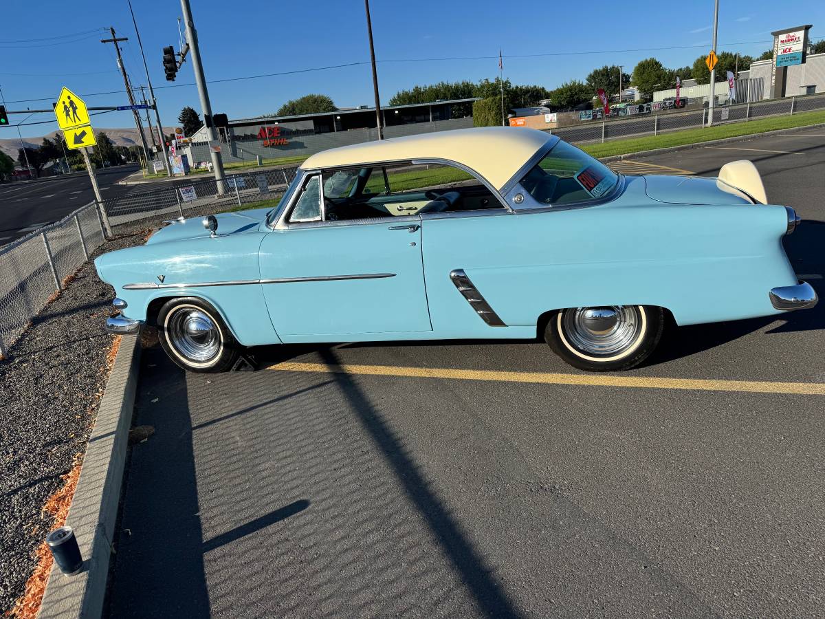 Ford-crest-line-victoria-1953-blue-7