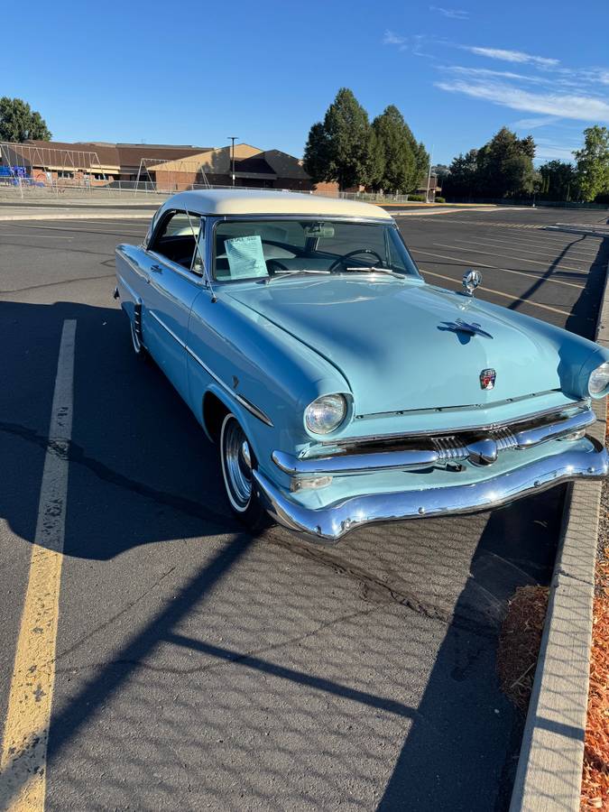 Ford-crest-line-victoria-1953-blue
