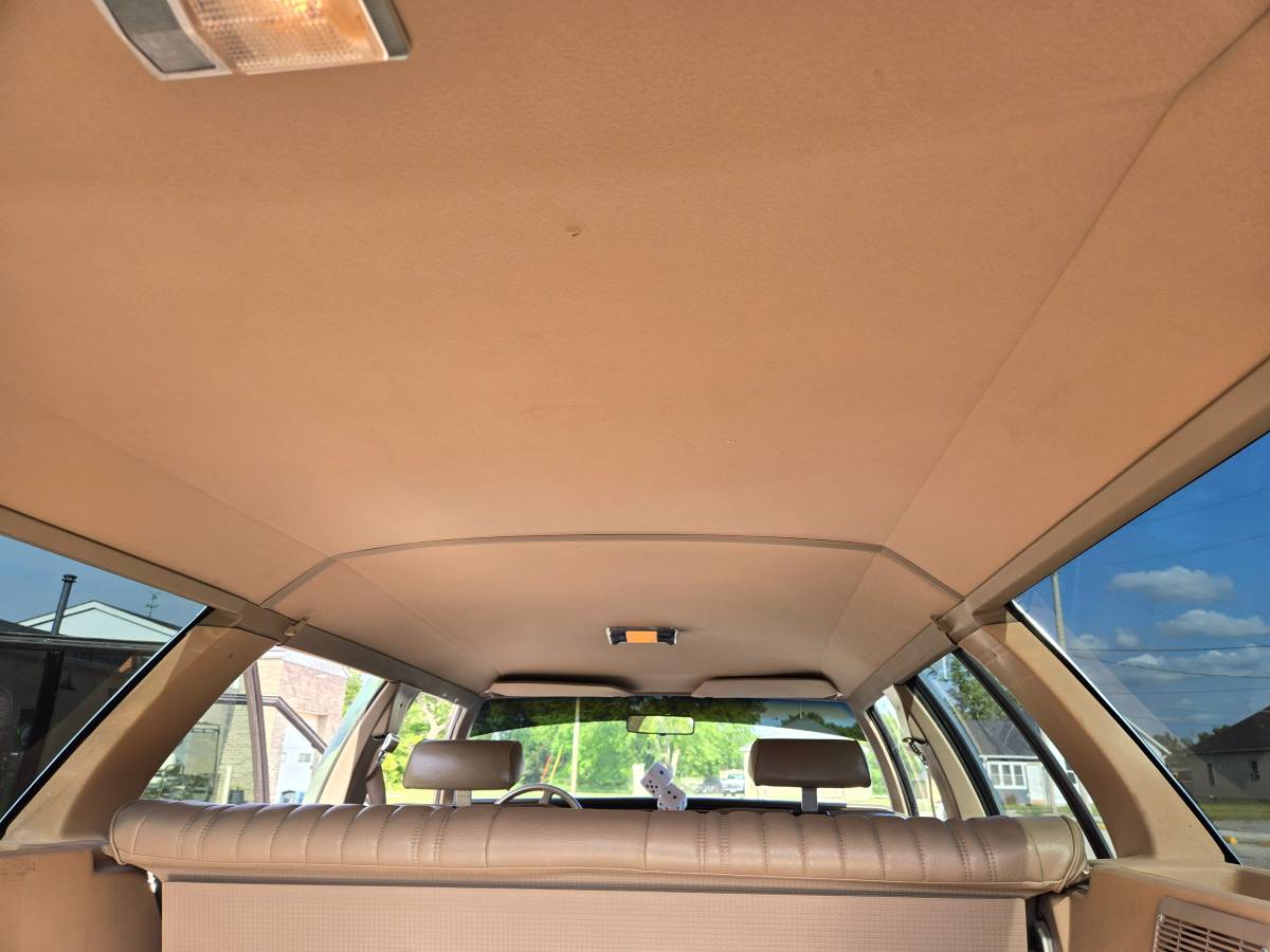 Ford-crown-vic-1988-grey-1