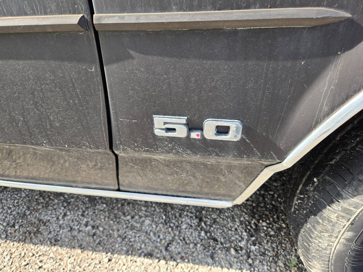 Ford-crown-vic-1988-grey-10