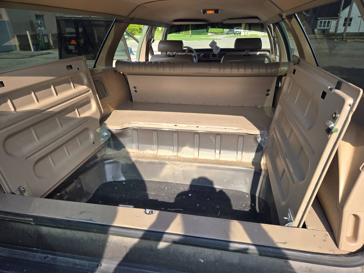 Ford-crown-vic-1988-grey-2