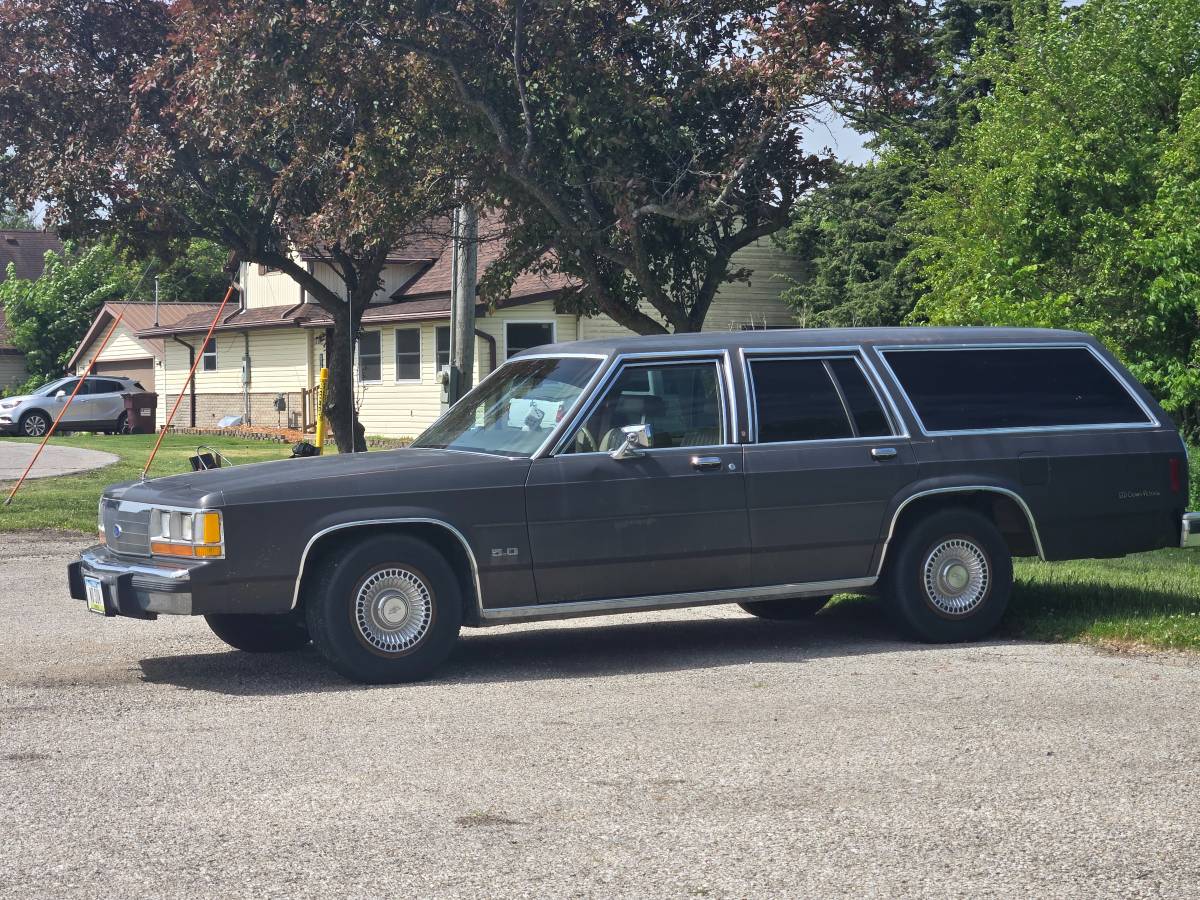 Ford-crown-vic-1988-grey-8