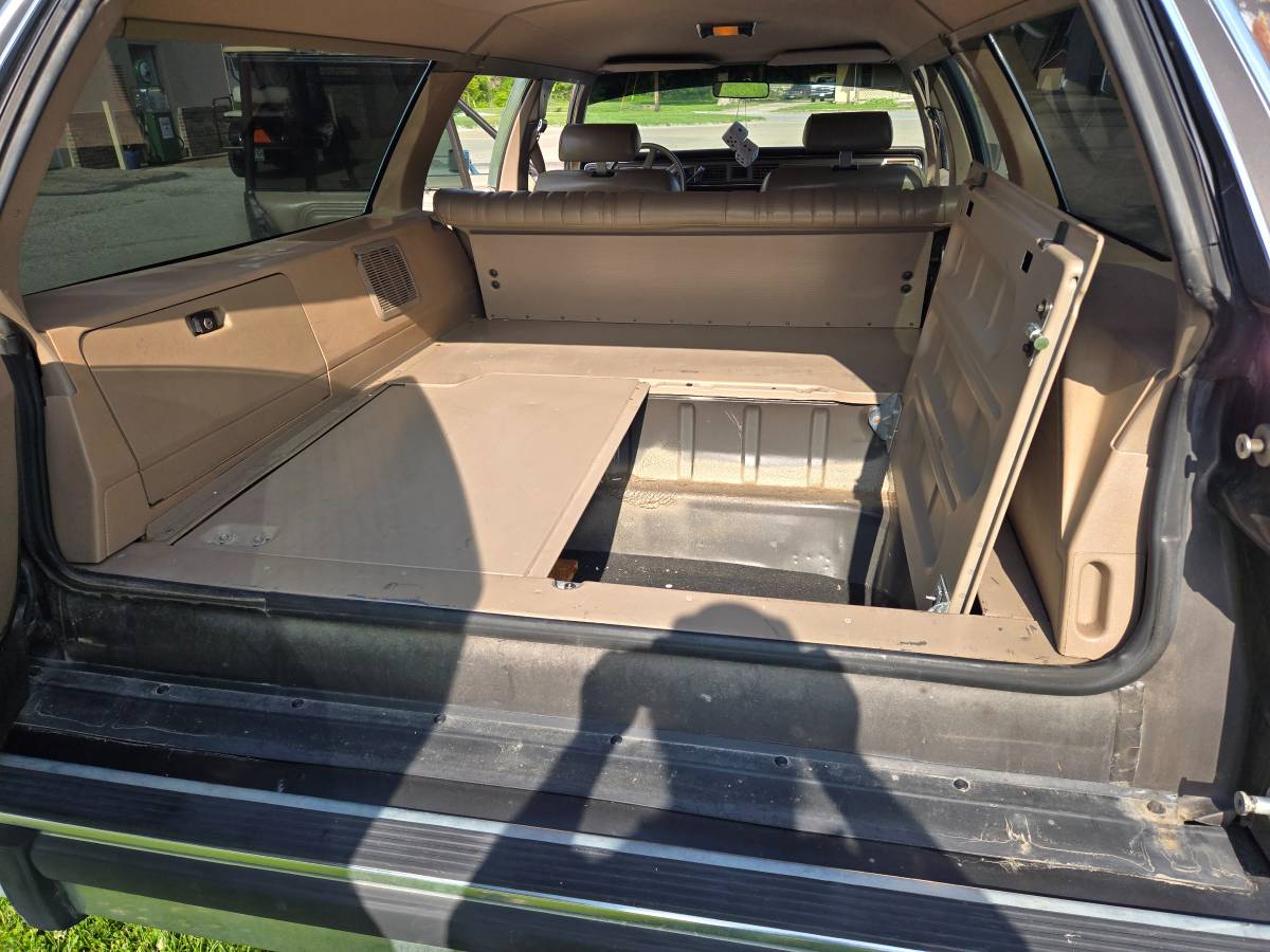 Ford-crown-vic-1988-grey