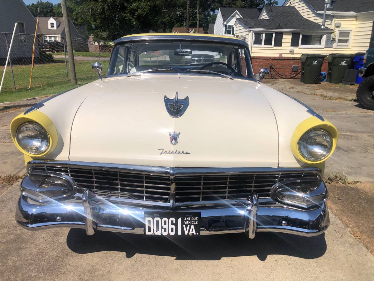 Ford-crown-victoria-1956-10