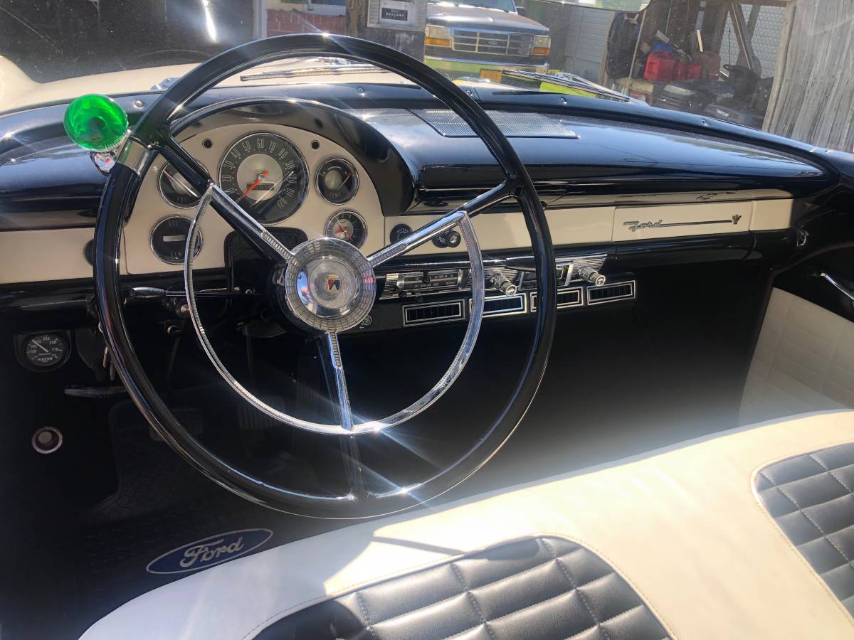 Ford-crown-victoria-1956-2