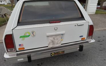 Ford-crown-victoria-1986-white-2