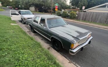 Ford-crown-victoria-1987-3