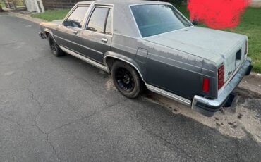 Ford-crown-victoria-1987-4