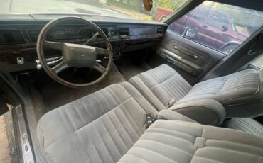 Ford-crown-victoria-1987-5