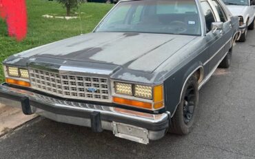 Ford-crown-victoria-1987-7