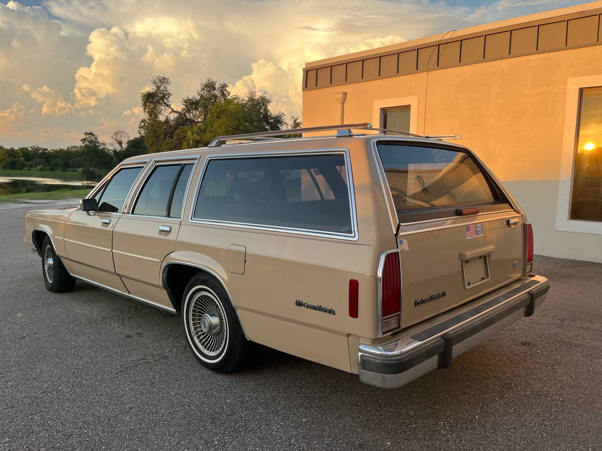 Ford-crown-victoria-1989-custom-1