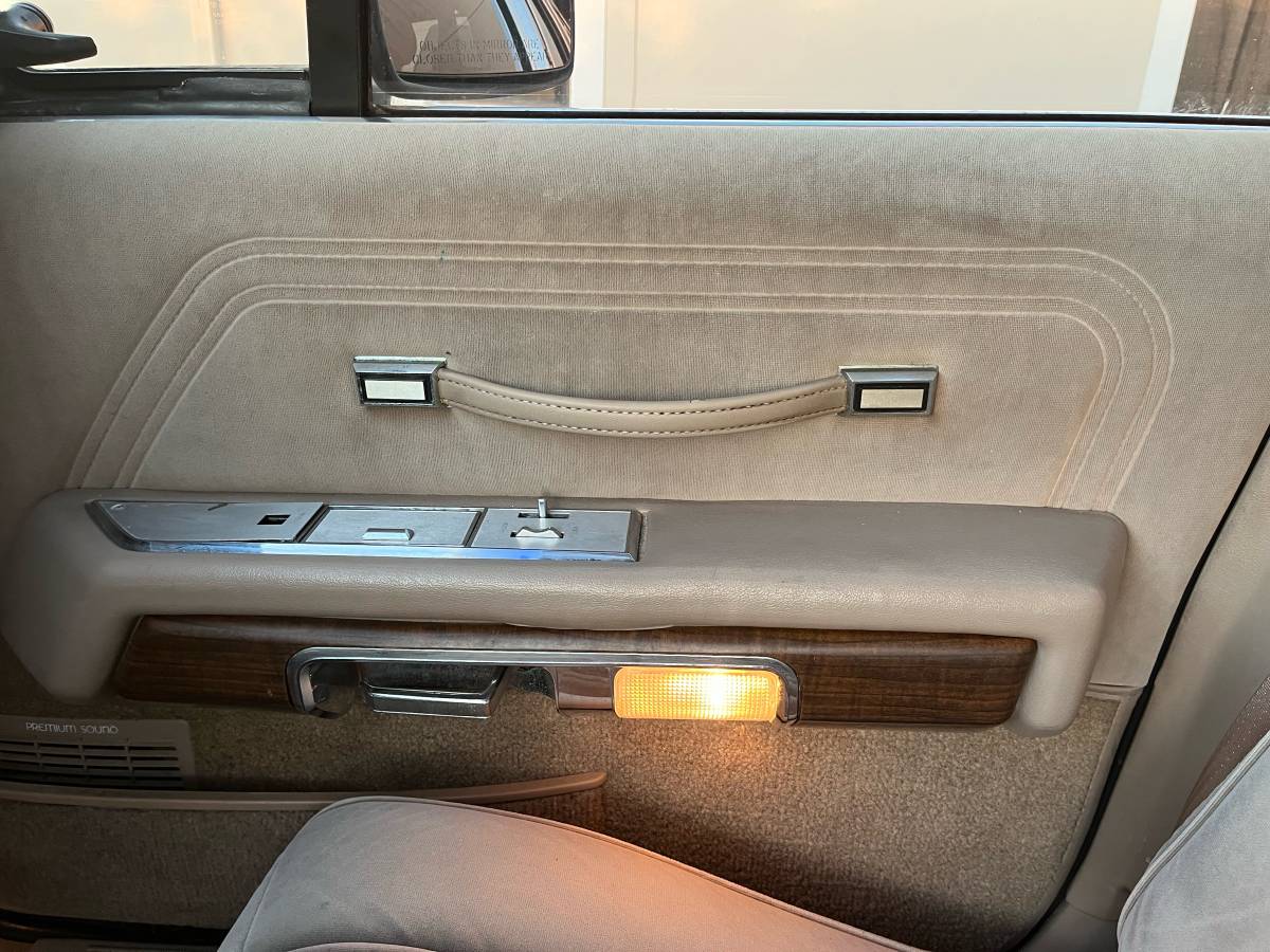 Ford-crown-victoria-1989-custom-12