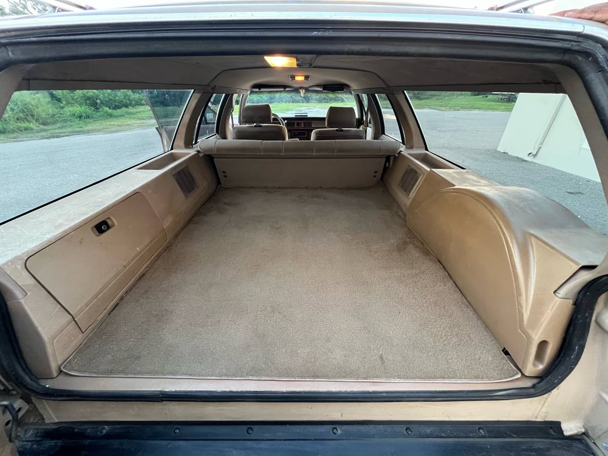 Ford-crown-victoria-1989-custom-15