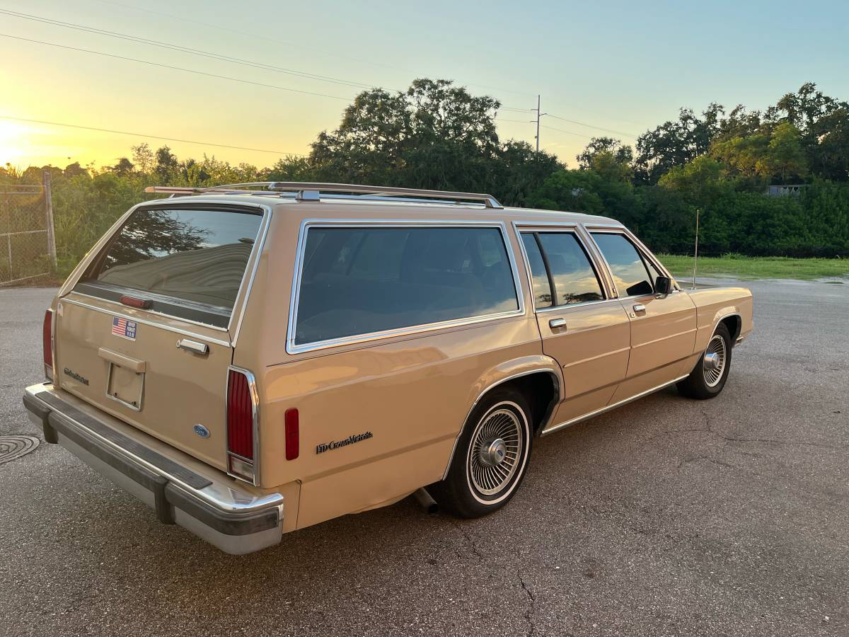 Ford-crown-victoria-1989-custom-3