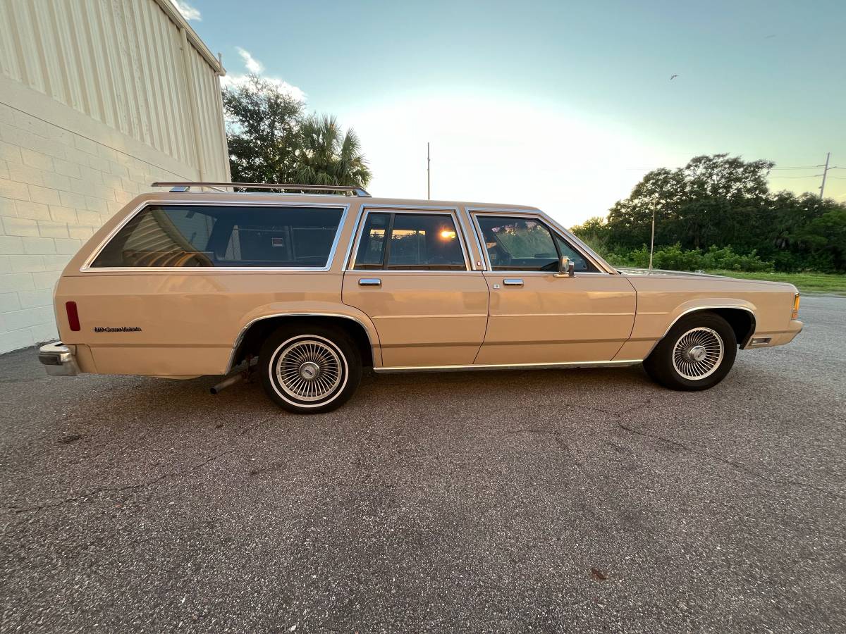 Ford-crown-victoria-1989-custom-4