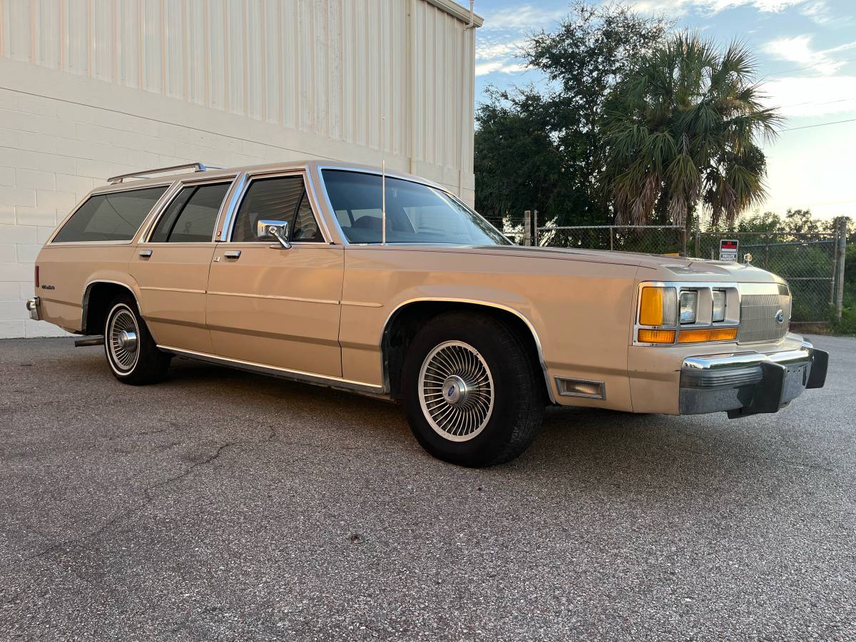Ford-crown-victoria-1989-custom-5