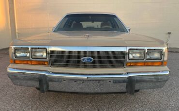 Ford-crown-victoria-1989-custom-6