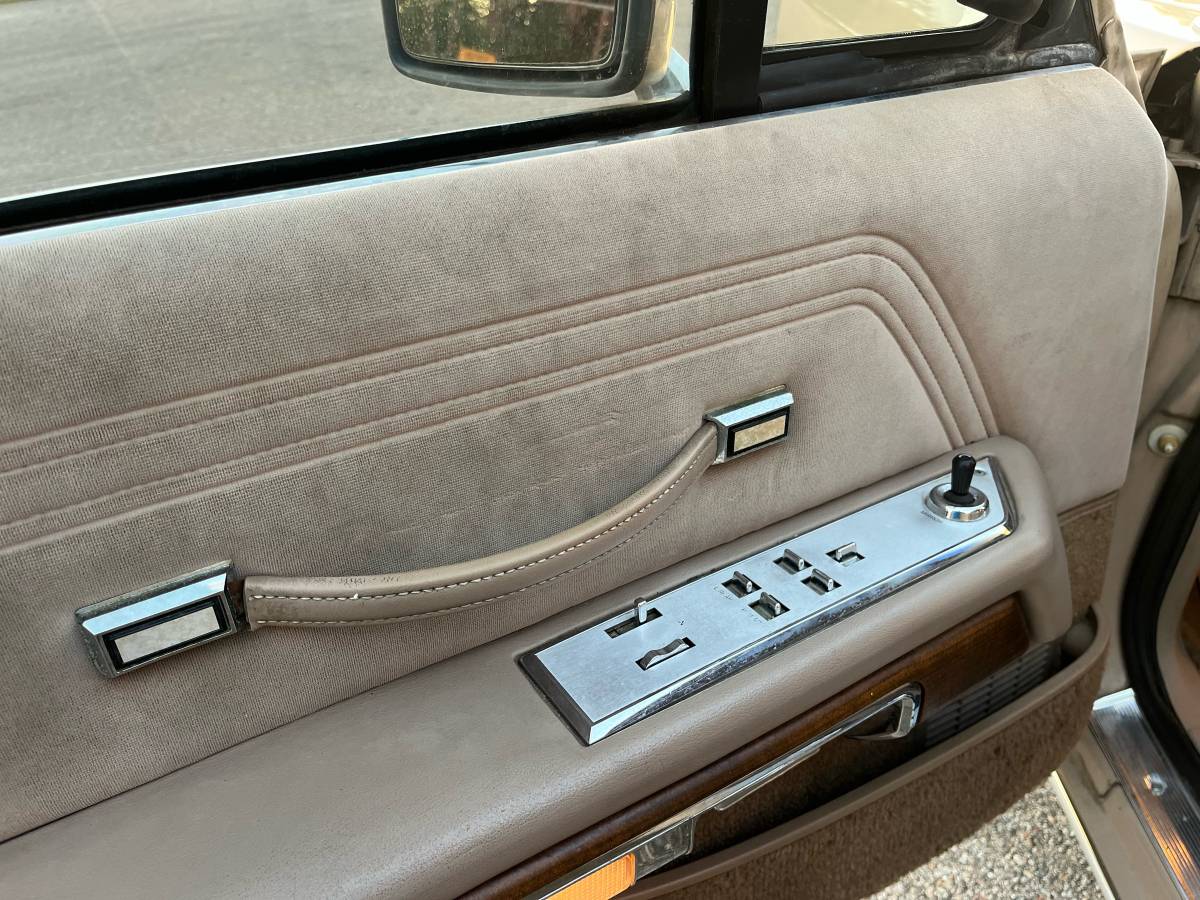 Ford-crown-victoria-1989-custom-8