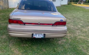 Ford-crown-victoria-1993-1