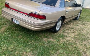 Ford-crown-victoria-1993-2