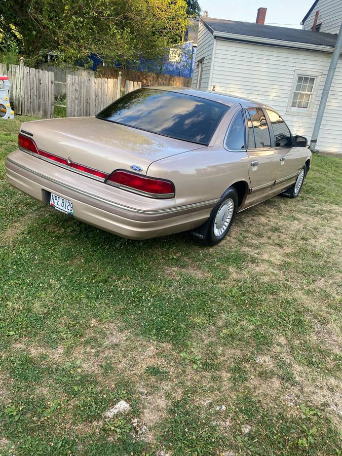 Ford-crown-victoria-1993-2