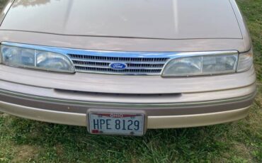 Ford-crown-victoria-1993-4
