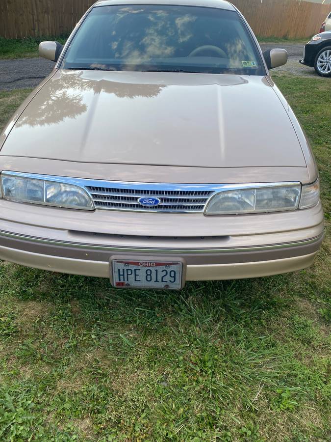 Ford-crown-victoria-1993-4