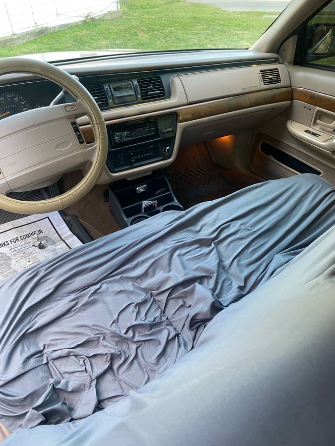 Ford-crown-victoria-1993-8