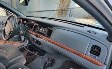 Ford-crown-victoria-1995-1