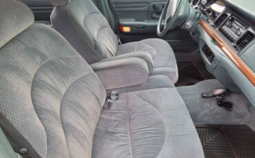 Ford-crown-victoria-1995-11
