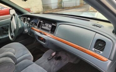 Ford-crown-victoria-1995-12
