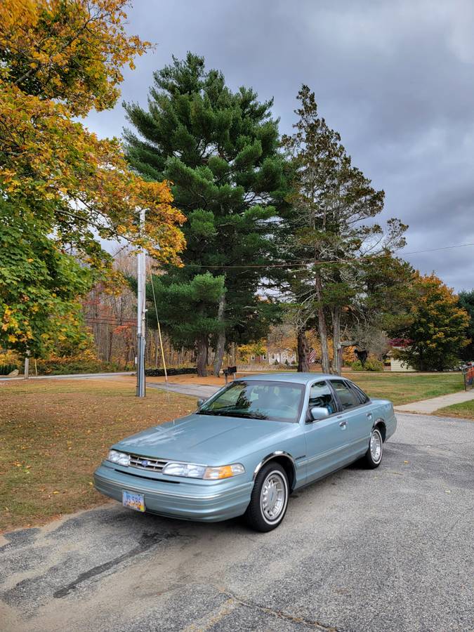 Ford-crown-victoria-1995-13
