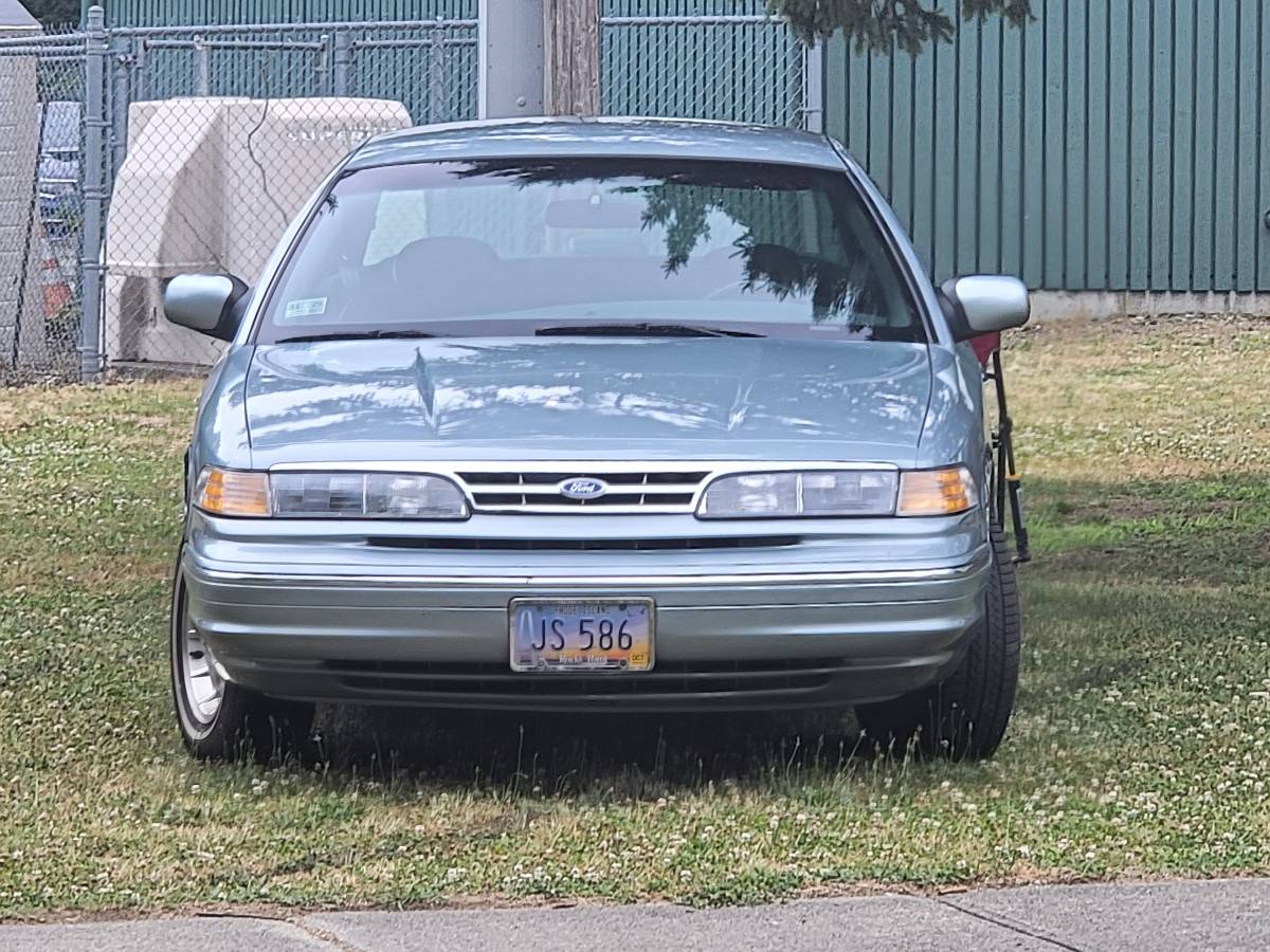 Ford-crown-victoria-1995-15