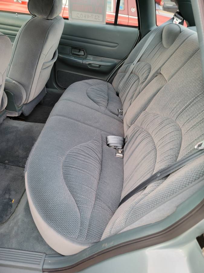 Ford-crown-victoria-1995-17