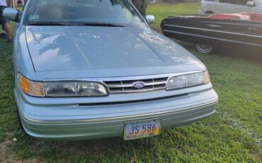 Ford-crown-victoria-1995
