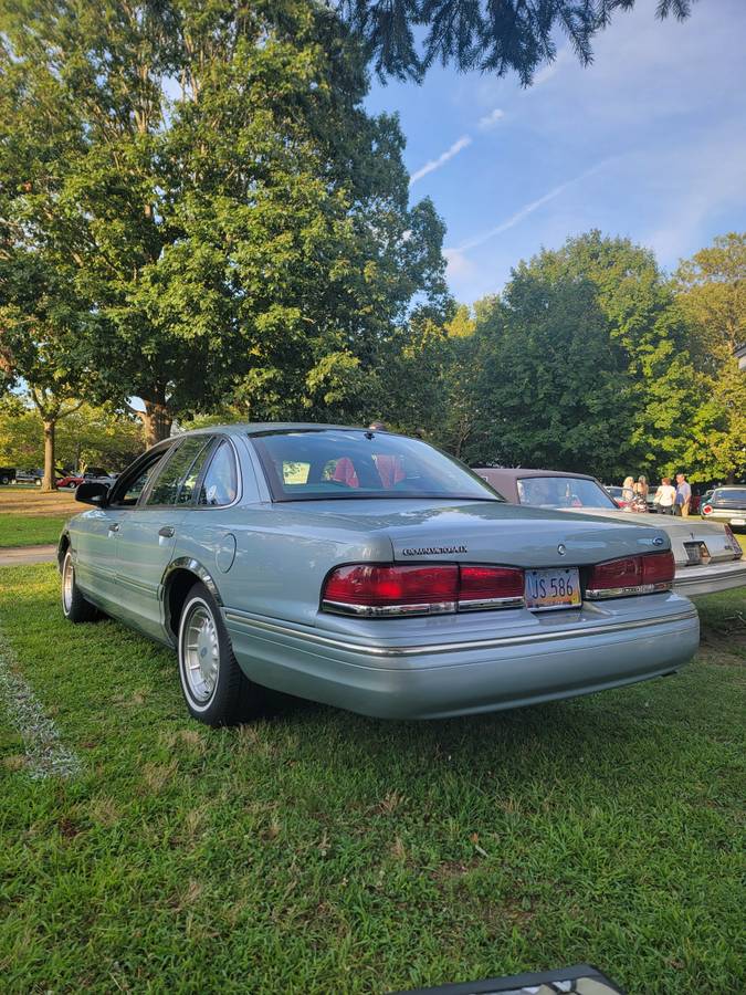 Ford-crown-victoria-1995-5