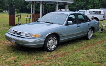 Ford-crown-victoria-1995-6