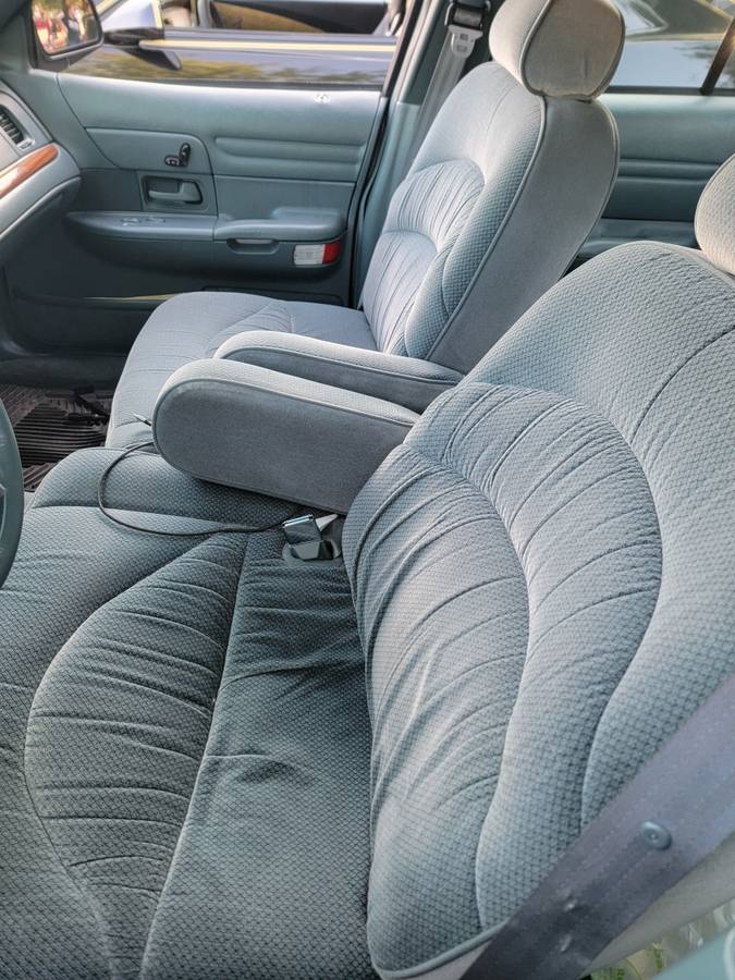 Ford-crown-victoria-1995-9