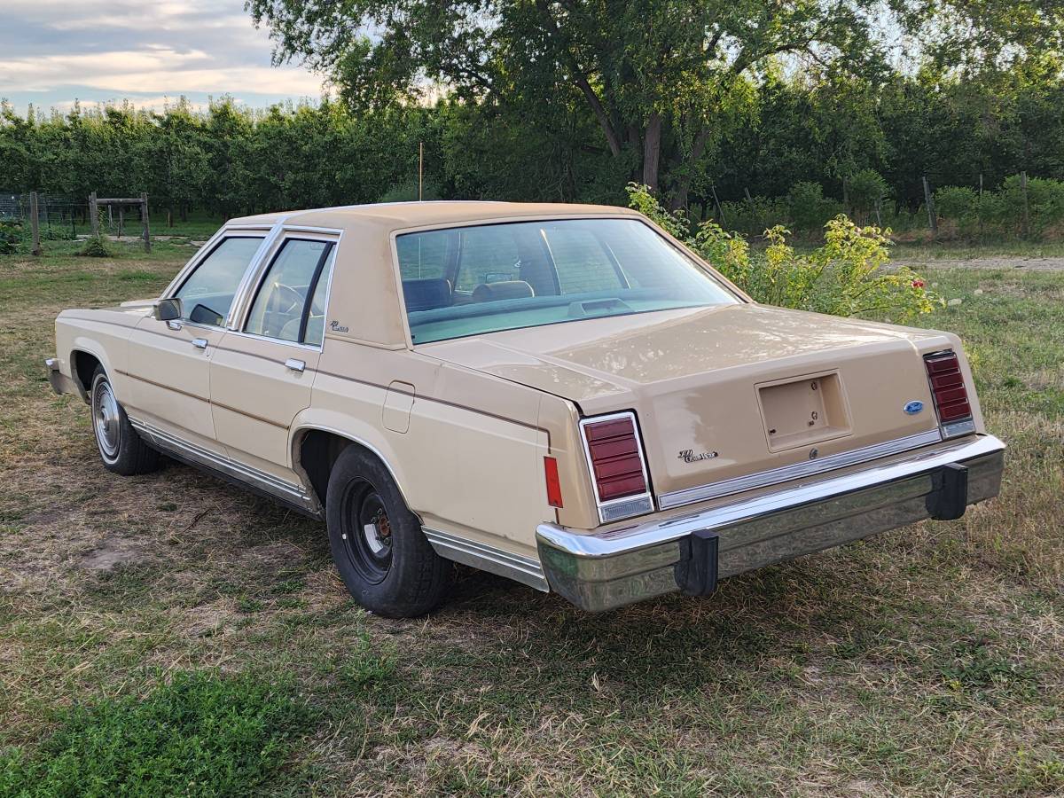 Ford-crown-victoria-ltd-1986-1