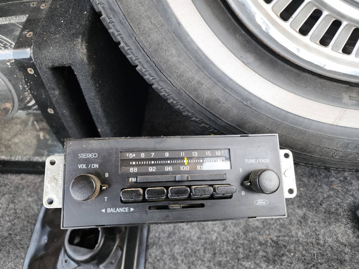 Ford-crown-victoria-ltd-1986-12
