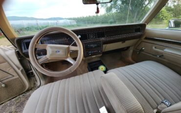 Ford-crown-victoria-ltd-1986-7