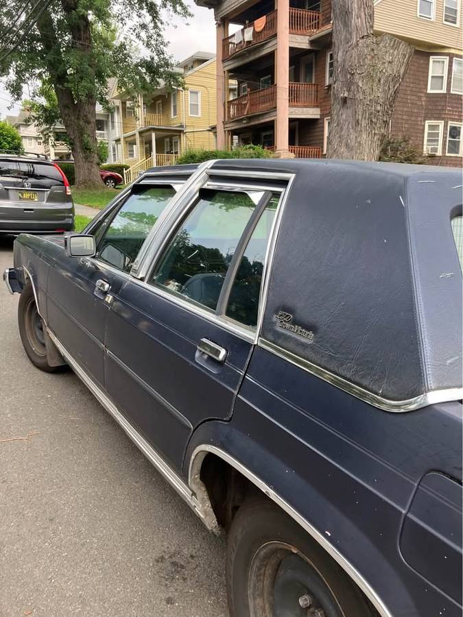 Ford-crown-victoria-ltd-1987-blue-16