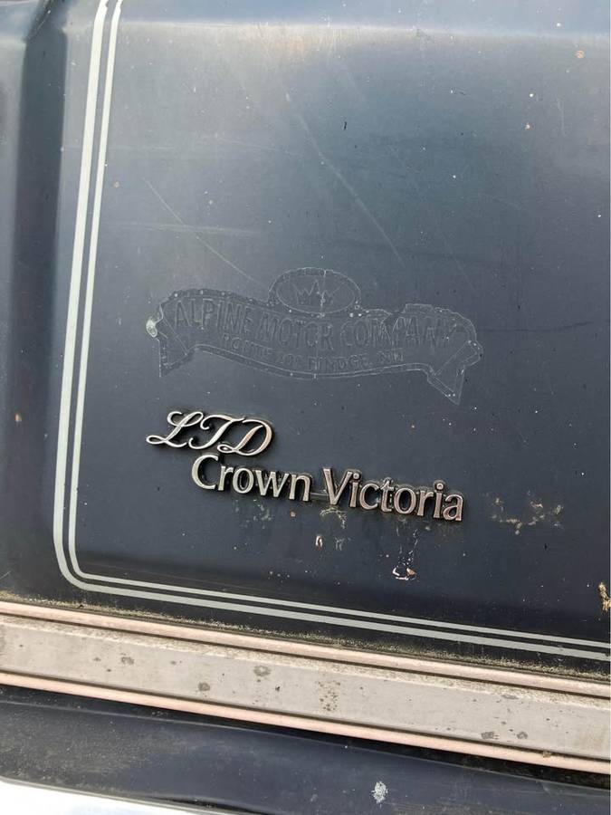 Ford-crown-victoria-ltd-1987-blue-26