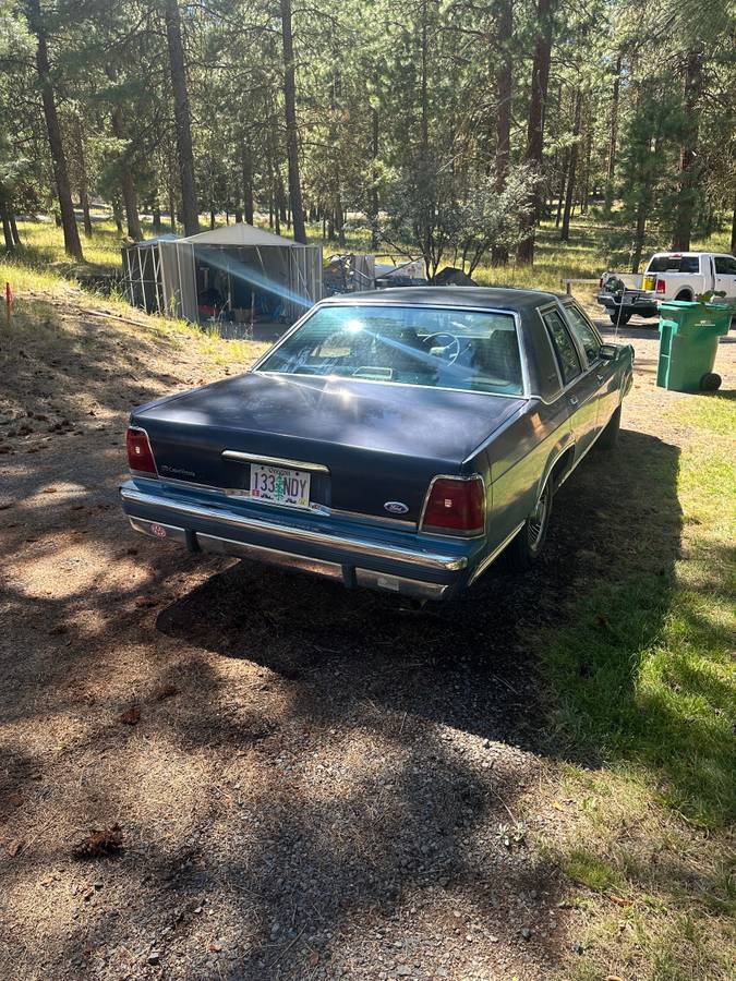 Ford-crown-victoria-ltd-crown-victoria-lx-1988-blue-2