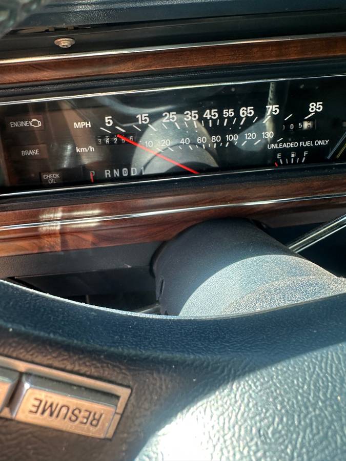 Ford-crown-victoria-ltd-crown-victoria-lx-1988-blue-4