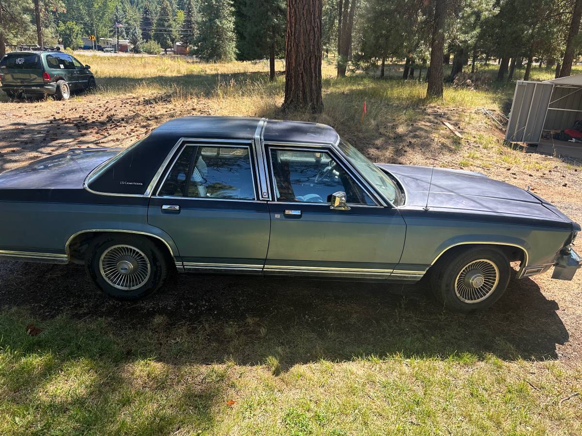 Ford-crown-victoria-ltd-crown-victoria-lx-1988-blue-7