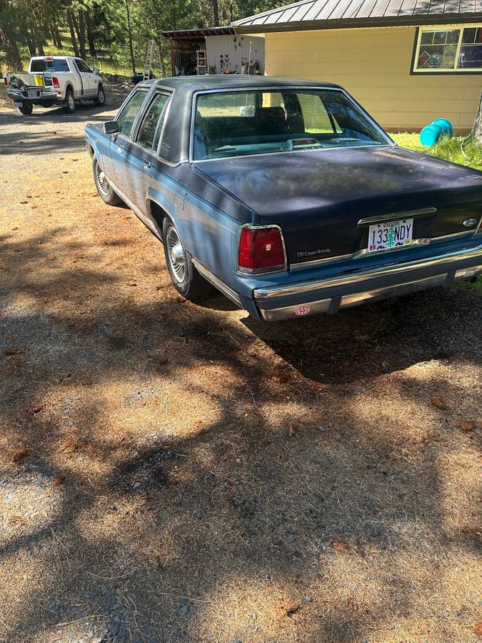 Ford-crown-victoria-ltd-crown-victoria-lx-1988-blue